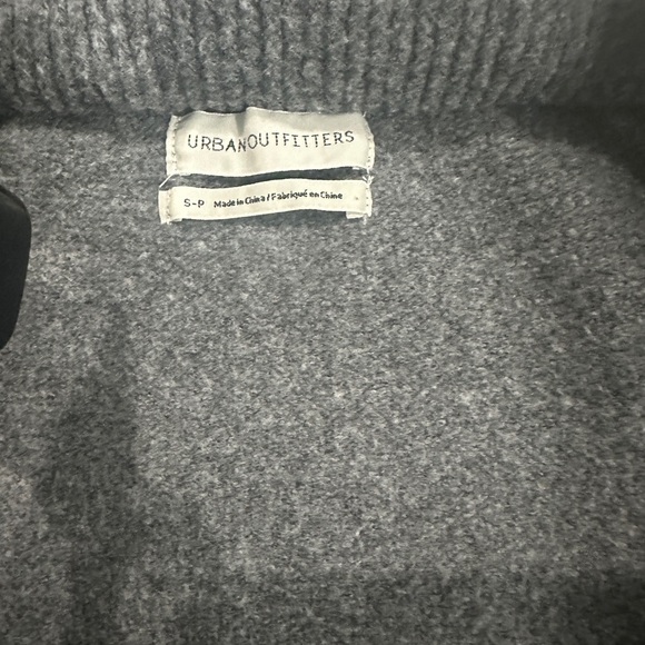 Urban Outfitters Soft V Neck Crop Top Small - Picture 3 of 4